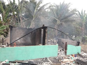 Inconformado com fim de relacionamento, homem coloca fogo na residência da ex-mulher 