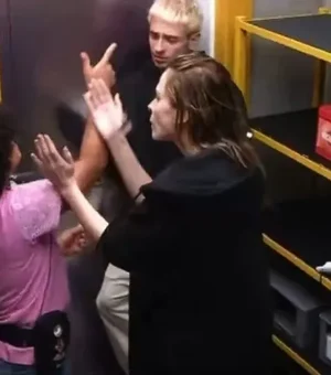 Milena descobre nova câmera no BBB após Pedro tentar beijar Jordana à força