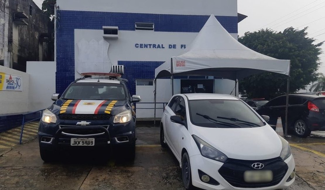 Dupla é flagrada com armas e drogas no bairro do Clima Bom