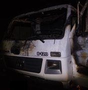 Caminhão pega fogo em garagem e incêndio é contido por populares, em União dos Palmares