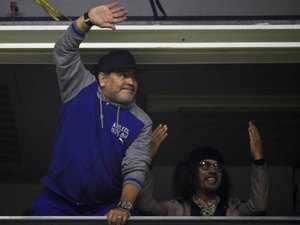 Maradona defende Ronaldinho Gaúcho: 'Não é um delinquente'