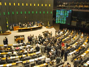Câmara aprova comissão especial do impeachment