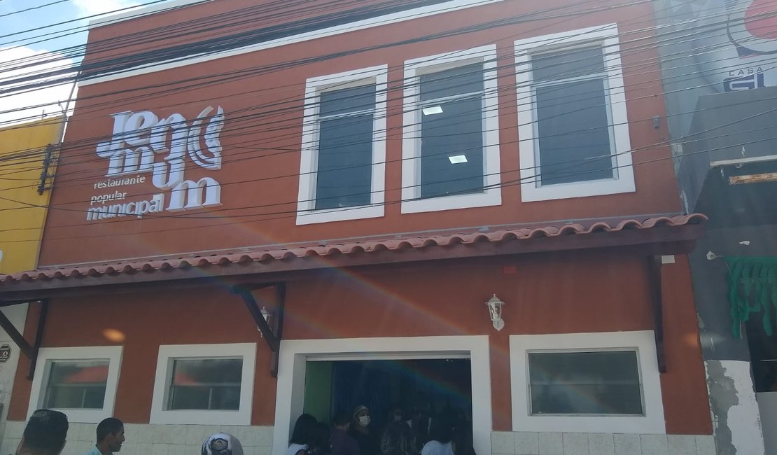 [Vídeo] Restaurante Popular Jerimum reabre após recesso para manutenção com almoço a R$4