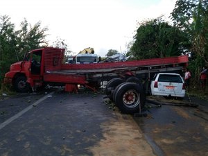 Colisão envolvendo três veículos deixa caminhoneiro morto na Região Metropolitana