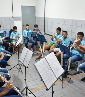 Aulas do Núcleo de Orquestras de Maragogi iniciam e alunos relatam benefícios do aprendizado