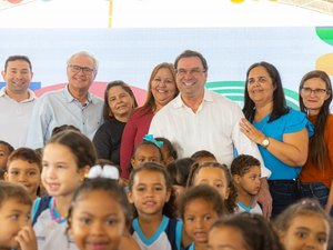 Prefeito Luciano Barbosa entrega escola de tempo integral em Mangabeiras