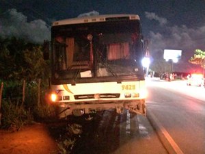 Mulher morre atropelada por ônibus na Barra de Santo Antônio
