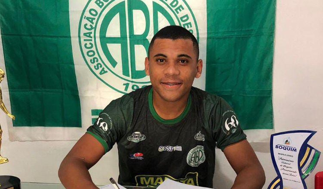 Jovem de São Luís do Quitunde realiza sonha e se torna jogador profissional de futebol