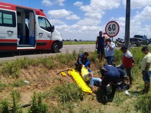 Acidente envolvendo três veículos na AL 220, deixa motociclista ferido 