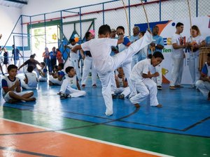 Estudantes de escolas municipais participam de festival de capoeira na sexta (21)