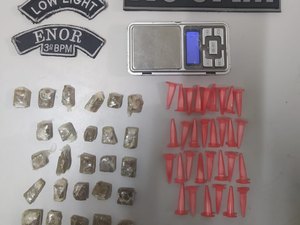 Homem é preso por tráfico de drogas e companheira assume ser dona do material em Arapiraca