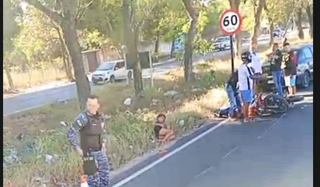 Colisão entre carro e motocicleta deixa duas mulheres feridas na BR-104 em Rio Largo