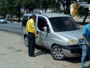 Fiscalização da SMTT recolhe veículos clandestinos