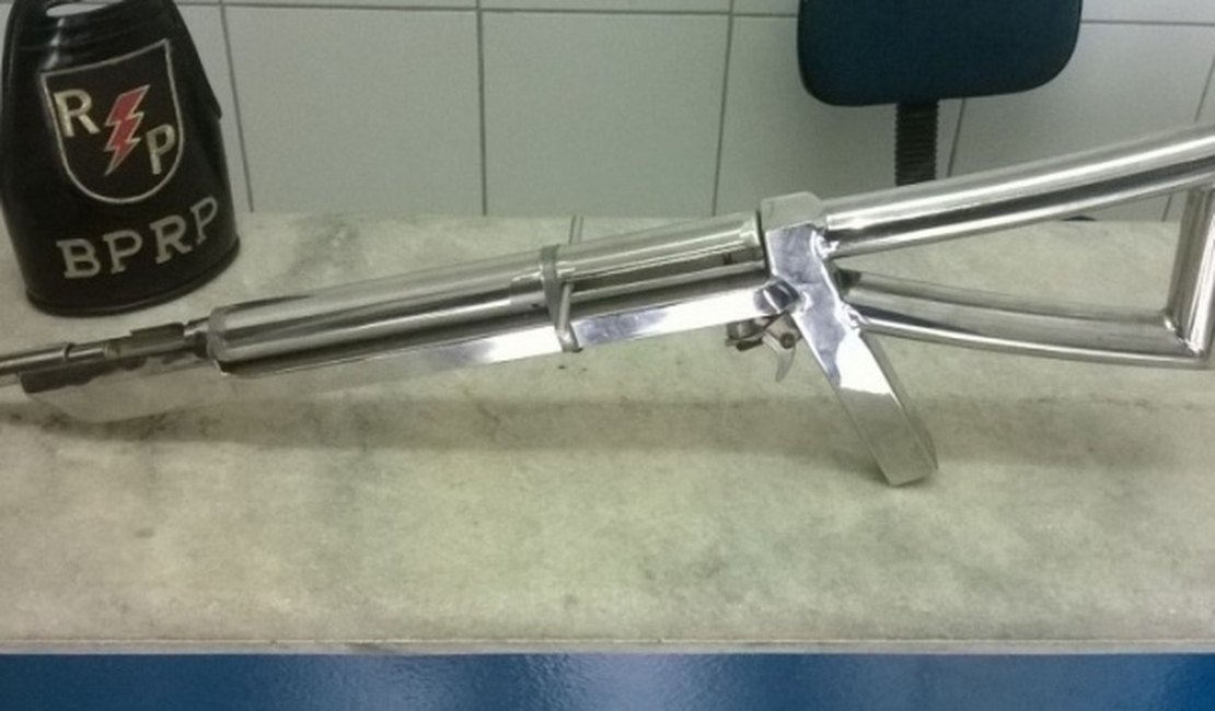 Rádio Patrulha apreende arma de fabricação caseira no Jacintinho