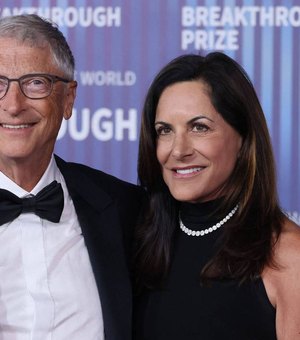 Bill Gates aparece com nova namorada