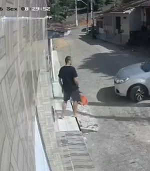 Câmeras flagram imagens da fuga de suspeito de mandar matar supervisor da base do CRB