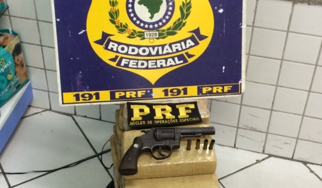 PRF apreende drogas, arma e prende quatro pessoas na BR 101