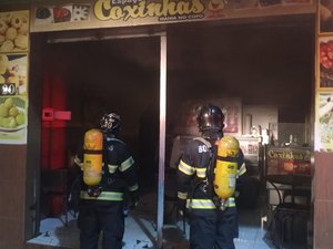 Lanchonete no Centro de Arapiraca é atingida por princípio de incêndio