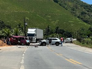 Colisão deixa vítima presa às ferragens em União dos Palmares