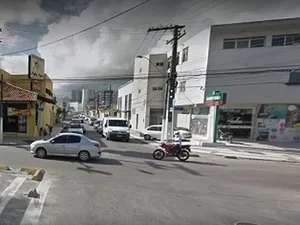 Semáforos intermitentes provocam congestionamento na antiga Av. Amélia Rosa