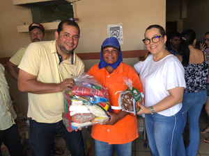 Mais de 800 famílias canoenses recebem cestas básicas e garantem mesa farta no Natal