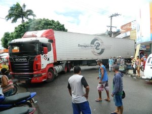 Fora do Binário Central e Zona Máxima, Rua do Sol segue com trânsito caótico