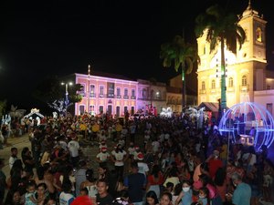 Penedo Luz 2022 tem Papai Noel, decoração natalina, shows e Festival de Coros