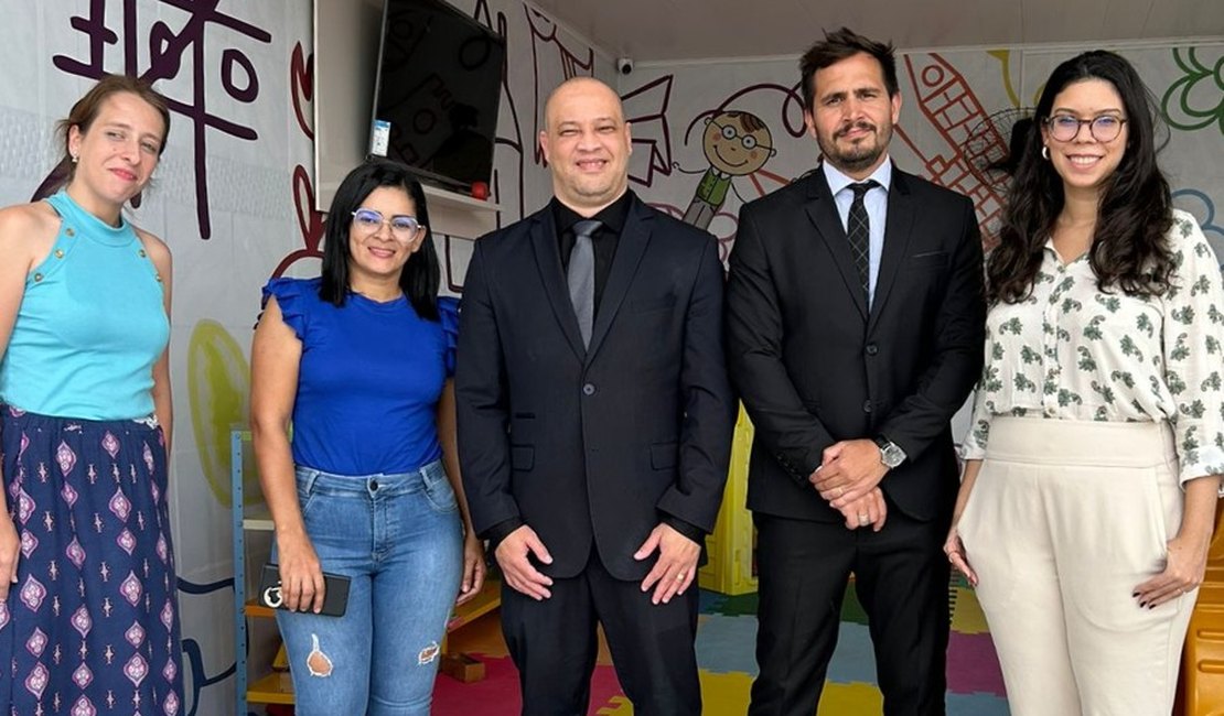 Juiz Evaldo da Cunha visita abrigo de crianças em Feira Grande