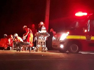 Colisão entre carro e motocicletas deixa três gravemente feridos na BR-316