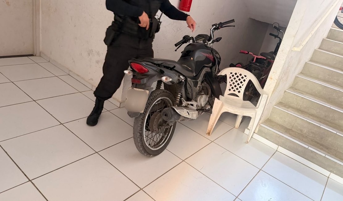 Oplit recupera motocicleta após rastreamento em condomínio de Maceió