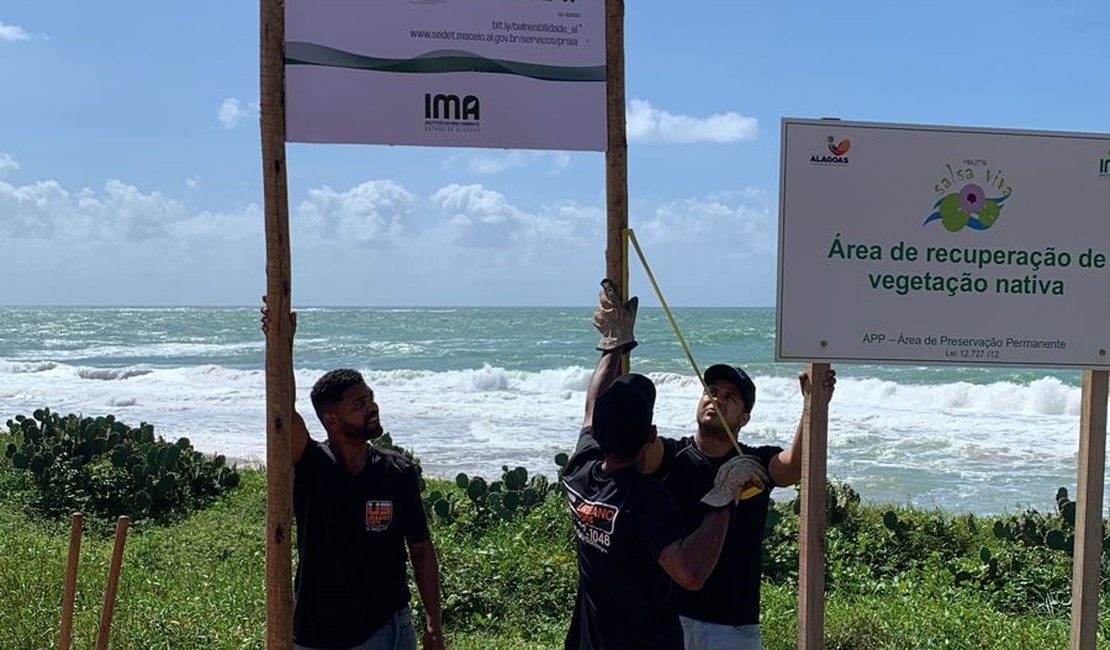 Placas de balneabilidade são instaladas em praias de Maceió