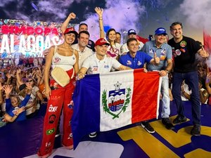 Ceci participa de lançamento da candidatura de Renan Filho ao lado de Yale Fernandes
