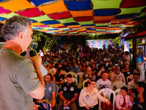 Deputado Rafael Brito inaugura comitê ouvindo servidores da educação