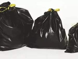 Balenciaga vende bolsa de luxo inspirada em sacos de lixo por R$ 9 mil