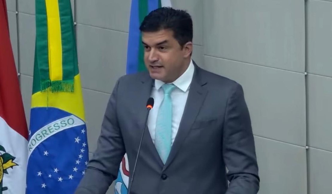 Em sessão tensa, mesa da câmara proclama rejeição das contas de Rui Palmeira