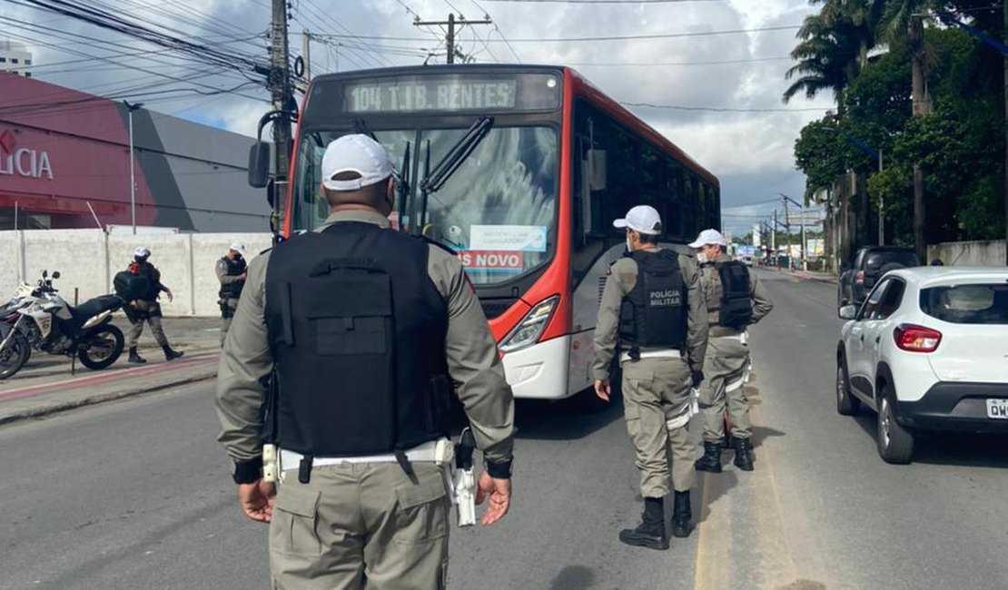 Operação do BPTran fiscaliza e coíbe infrações de trânsito na Grande Maceió