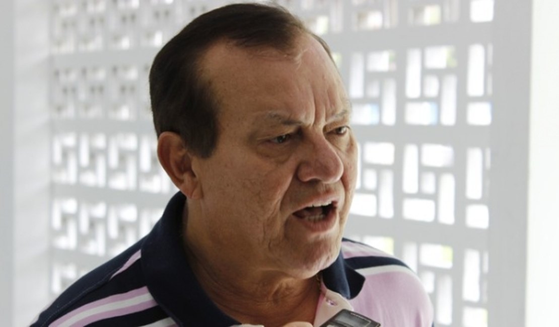 Direção do CSA acerta base contratual com novo técnico do clube para 2016