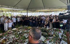 Chuva de pétalas marca despedida emocionante de Dona Helena