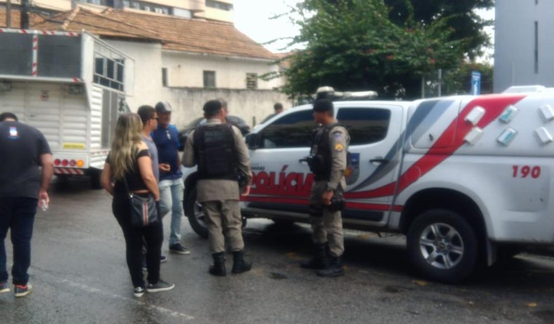 Polícia é acionada para intimidar manifestação pacífica de jornalistas 