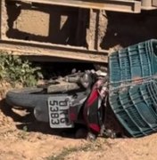 Acidente com micro-ônibus escolar provoca morte de motociclista e deixa três feridos em Piranhas