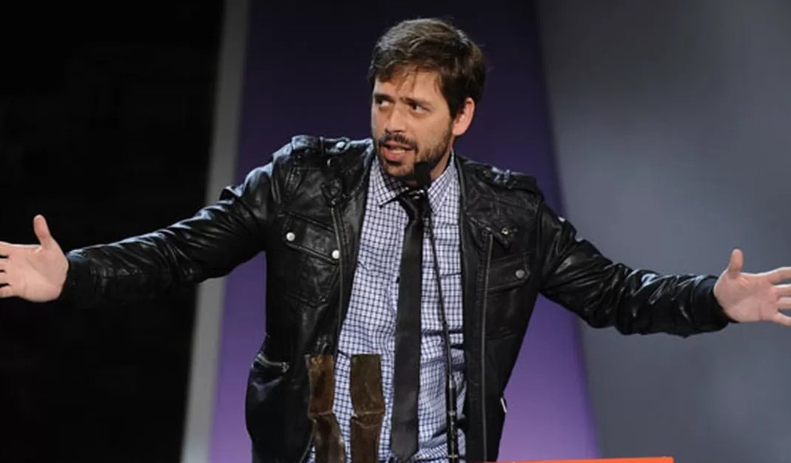 Diretor de série da Netflix participa de debate e realiza sessão de autógrafos em Arapiraca