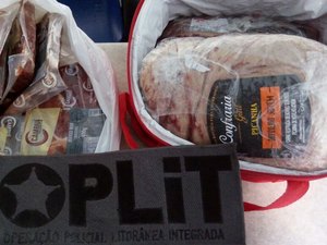 Mulheres são presas roubando picanha e cerveja em supermercado de Maceió