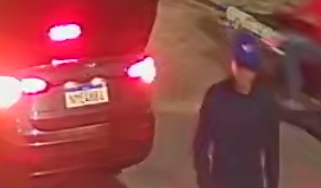 [Vídeo] Criminosos assaltam hamburgueria e causam pânico na parte alta de Maceió