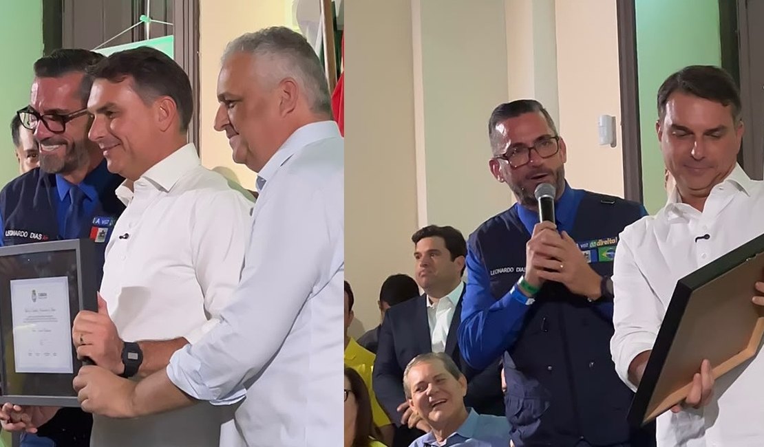 [Vídeo] Flávio Bolsonaro recebe título de Cidadão Honorário durante agenda em Maceió