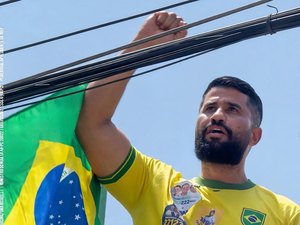 Fabio Costa participa do Brasil nas Ruas ao lado de Gaspar e apoiadores