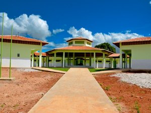 Em Limoeiro, população ganhará mais cinco escolas