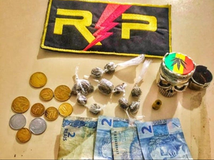 Jovem é preso e adolescentes são apreendidos após tentarem fugir de abordagem policial