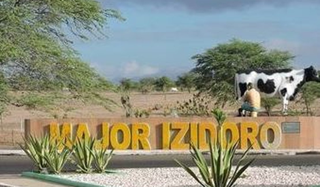 Prefeitura de Major Izidoro entrega cartões Cria e cestas nutricionais para famílias beneficiadas