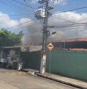 [Vídeo] Princípio de incêndio em escola deixa alunos em pânico no bairro Baixão em Arapiraca