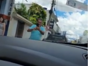 [Vídeo] Irmão de servidor da SMTT desacata agentes de trânsito após ser multado